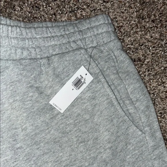 Old Navy Women's Light Gray Athletic Shorts - Picture 6 of 6